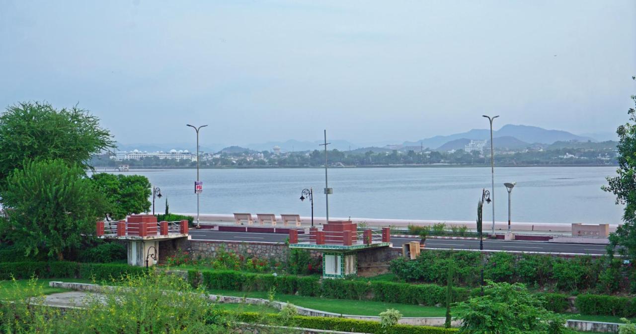 Amour By The Lake Udaipur Exteriör bild